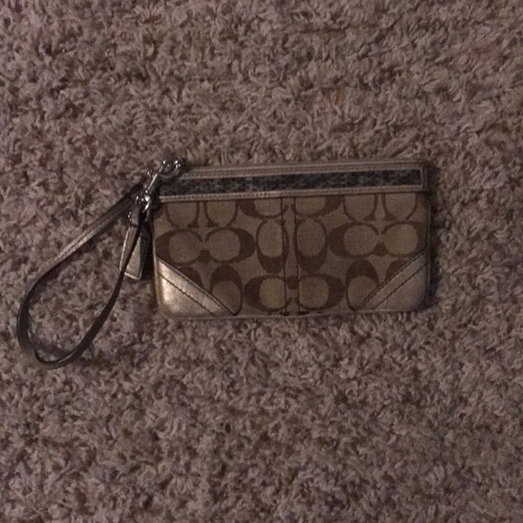 Coach Handbags - Coach wristlet Coach Handbags - Coach wristlet
